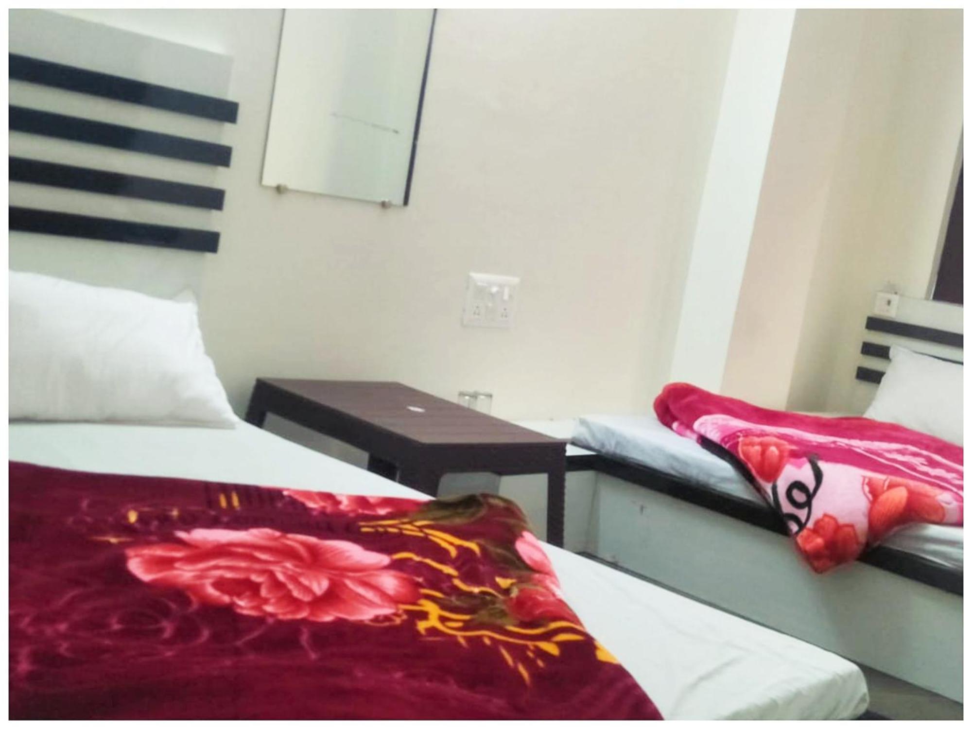 A Premium Hotel Sheeva Inn Near Temple - Fully Air Conditioning - Best Hotel Kankhal Eksteriør bilde